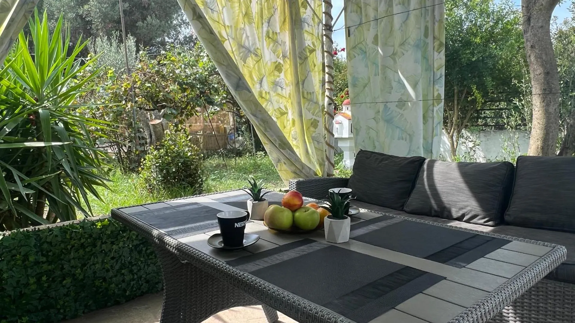 Guest house Villa Julia Nea Michaniona
